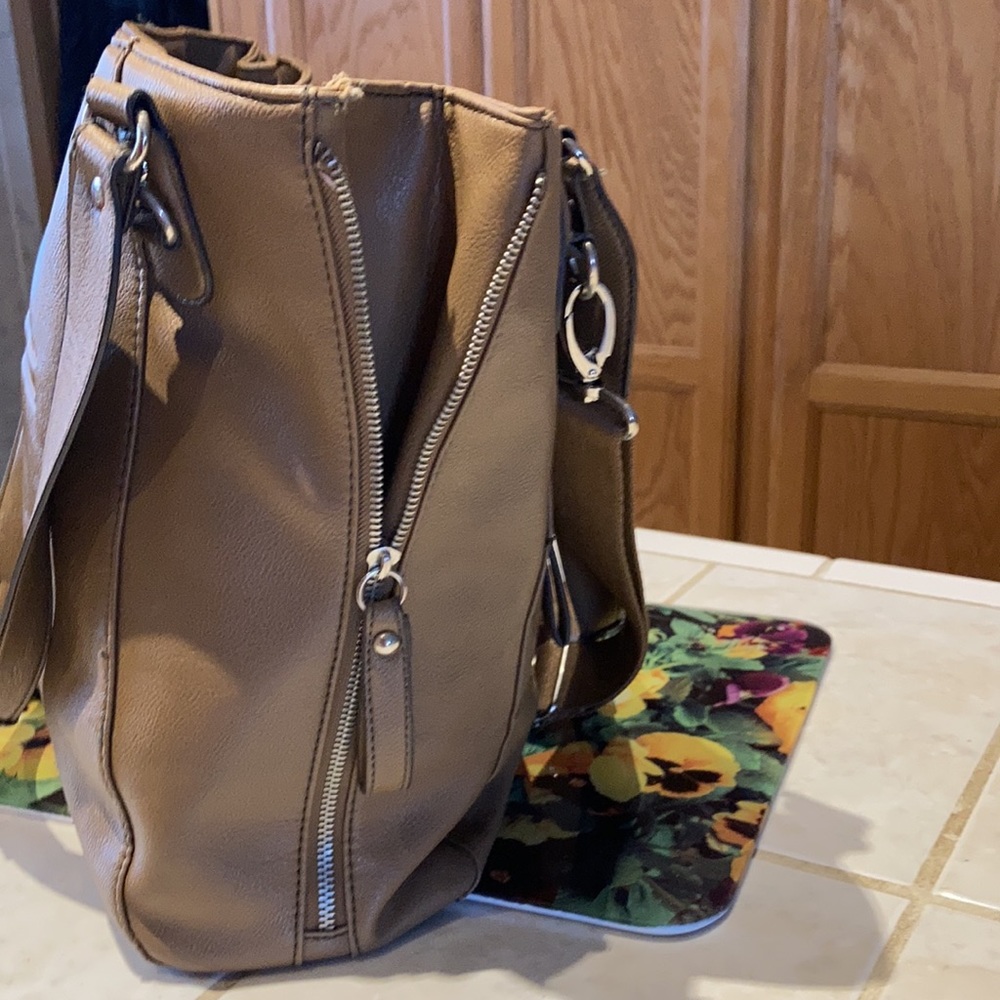 Kenneth Cole Reaction Tote - Picture 3 of 5